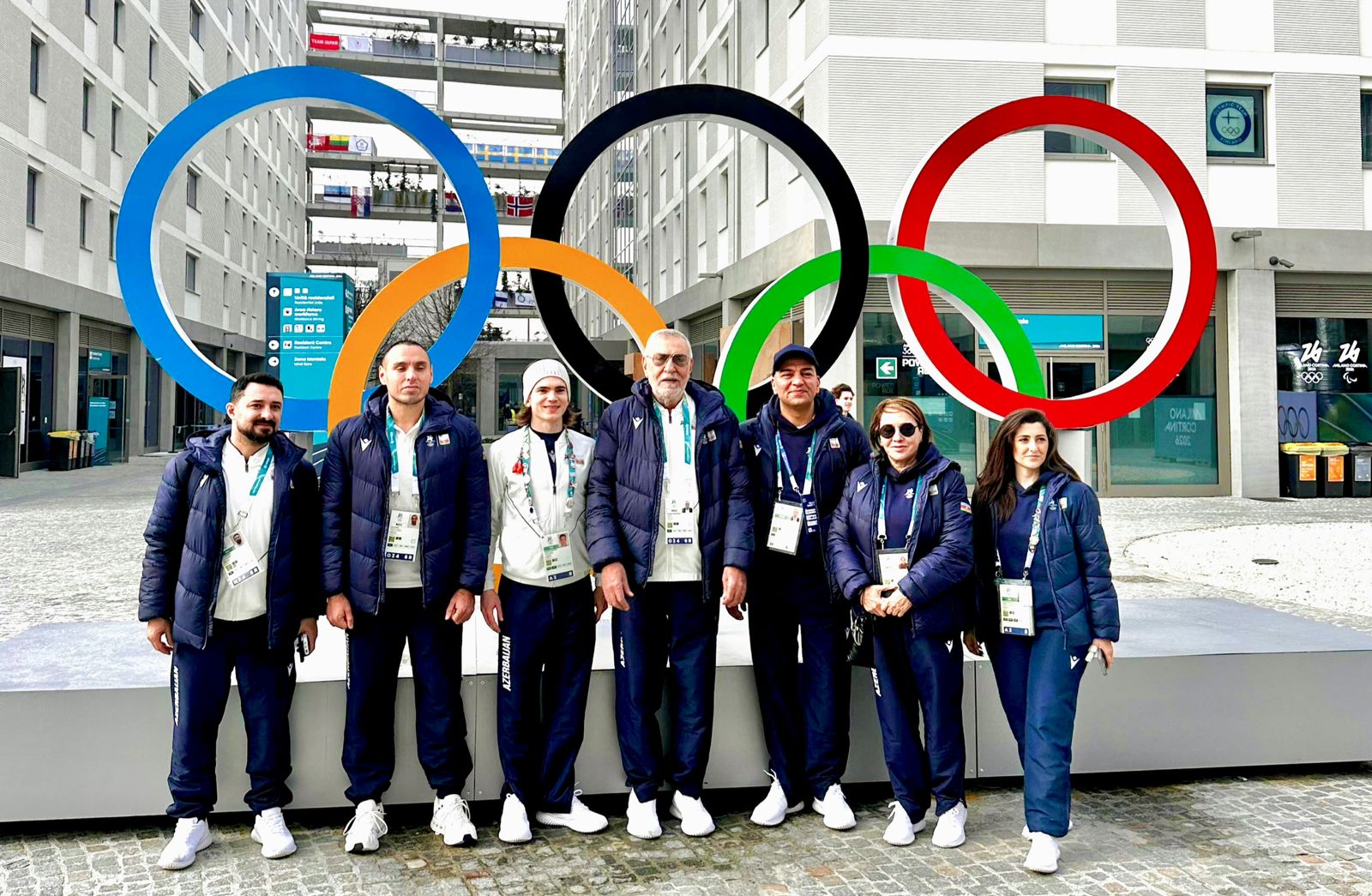 MOK RƏSMİLƏRİ MİLANDA ATLETLƏR KƏNDİNDƏ OLUBLAR